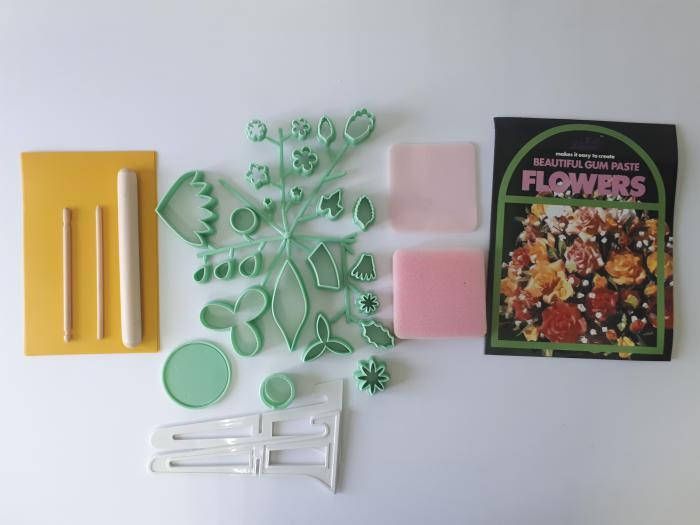 Набір вирубок для мастики Кондитерський набір для виготовлення квітів 32 штуки