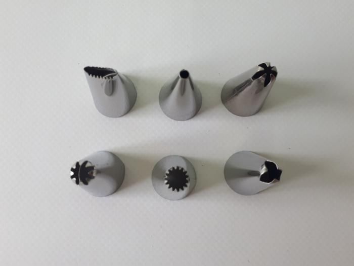 Набір кондитерських насадок для крему та прикраси тортів з нержавіючої сталі 24 штуки D 1,8 cm H 2,8 см