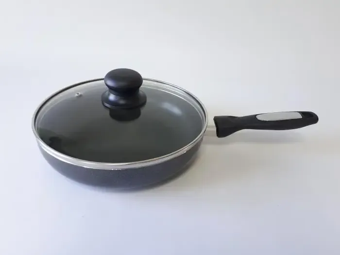 Сковорода з антипригарним тефлоновим покриттям з кришкою D 28 cm H 6 cm L 46 cm Fry