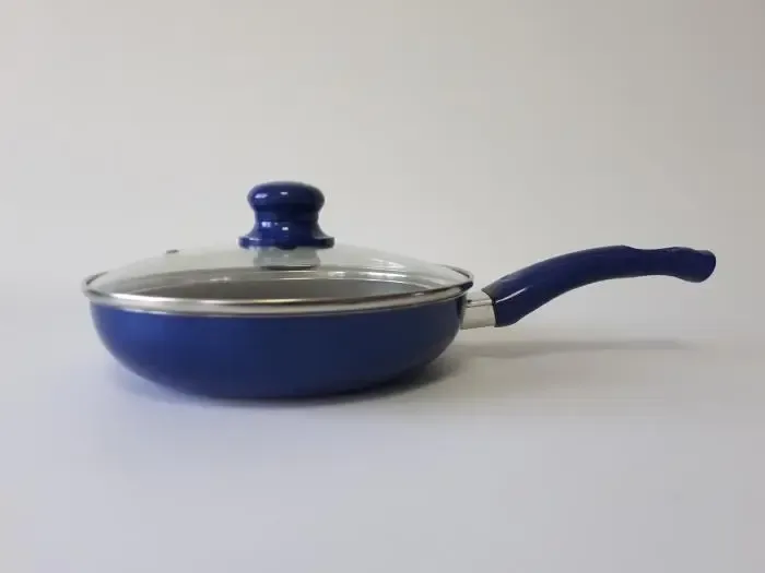 Сковорода з антипригарним тефлоновим покриттям зі скляною кришкою D 28 cm H 6 cm L 47 cm 