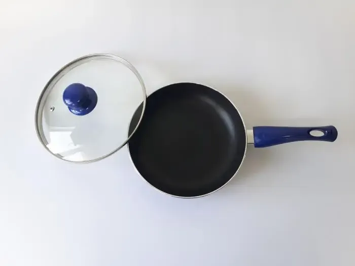 Сковорода з антипригарним тефлоновим покриттям зі скляною кришкою D 28 cm H 6 cm L 47 cm 