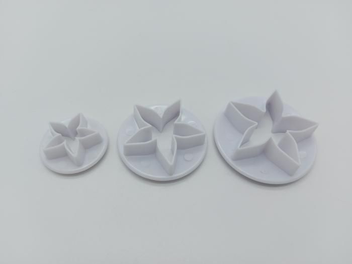 Вирубка кондитерська для тіста мастики та торта пластикова Каттер для кондитера 2 штуки Троянда 2/3,5/4 см