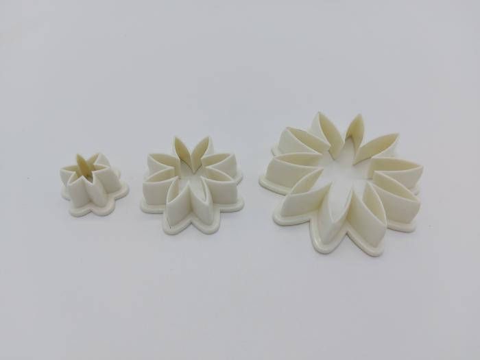 Вирубка кондитерська для тіста мастики та торта пластикова Каттер для кондитера 3 штуки Ромашка 2/4/6 см